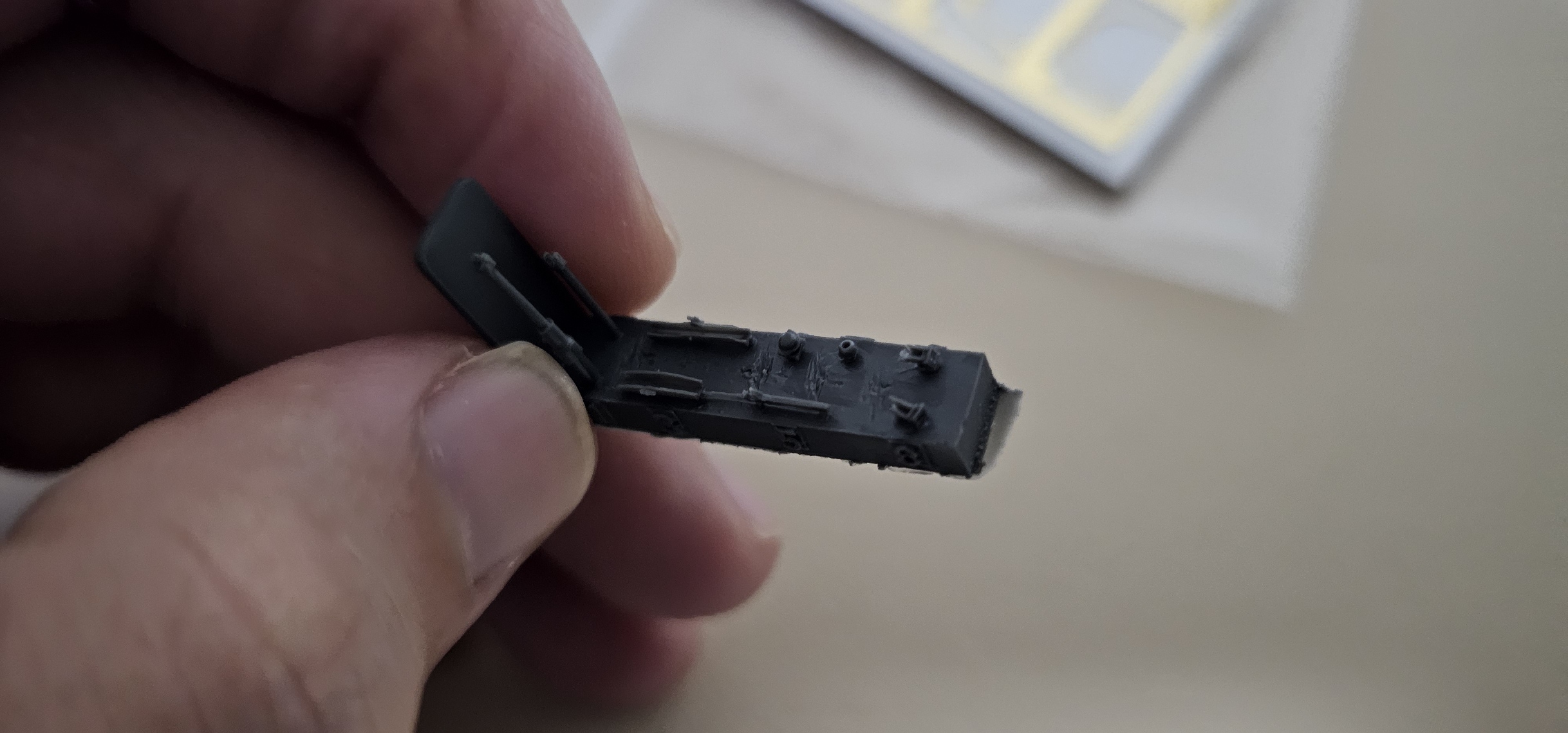 내부-부착물-레진