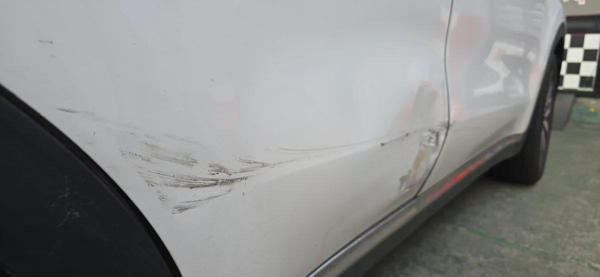 평택 카마스 외형복원 베테랑의 스포티지 도어 정밀 판금 인발 작업 공정