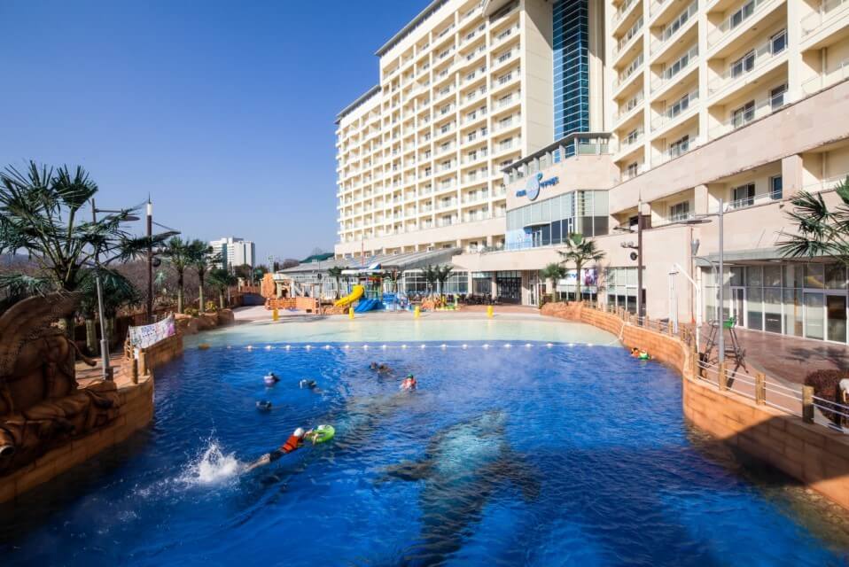 생방송투데이 3785회 우리 동네 홍(보)반장이 간다 APEC 성공 개최를 위해 홍반장이 간다&amp;#44; APEC 공식 숙소 소노캄 경주&amp;#44; APEC 2025 지정 음식점 고도벌한정식&amp;#44; APEC 회의 장소 경주화백컨벤션센터 (HICO) 