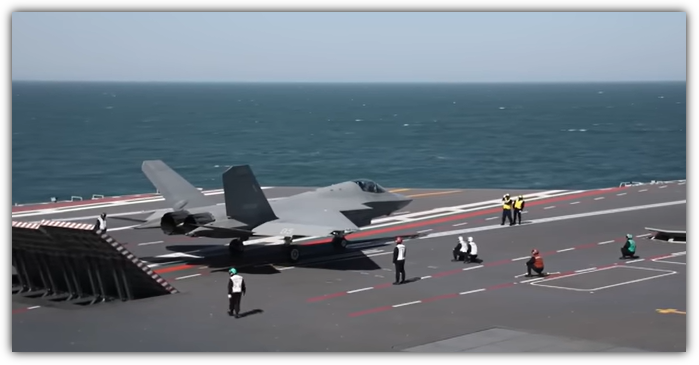 중국 푸젠함에서 이륙 준비하는 J-35 스텔스기