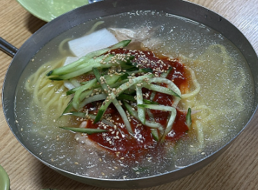 희신이네 : 닭요리 특화 한식&중식 퓨전 맛집, 냉밀면과 닭깐펑기로 인기