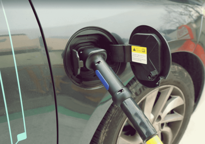 충전중인-전기차