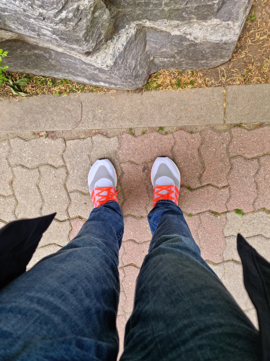 흰색 울트라부스트 청바지 착장