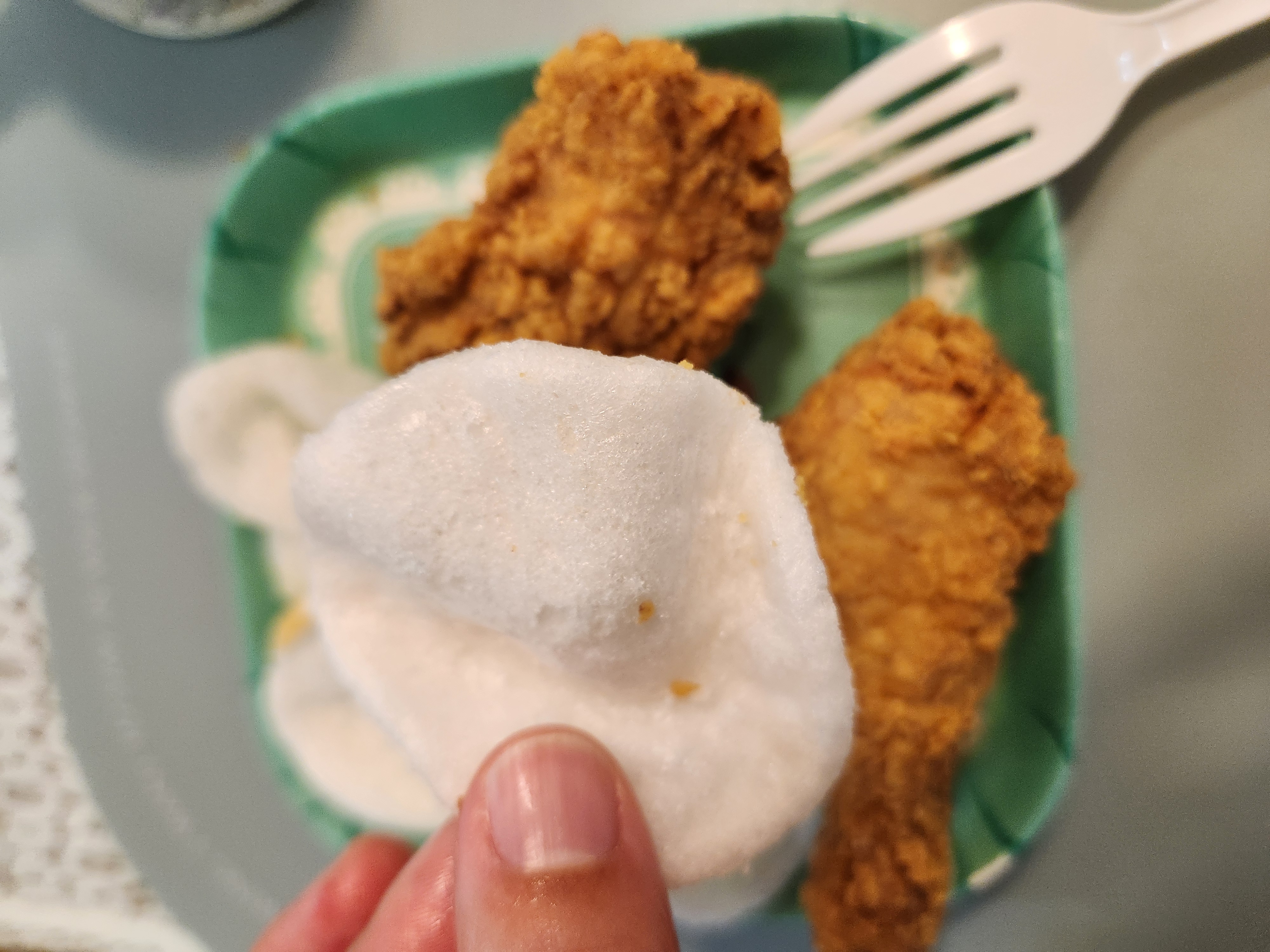 쌀통닭과 함께 먹은 스낵입니다.