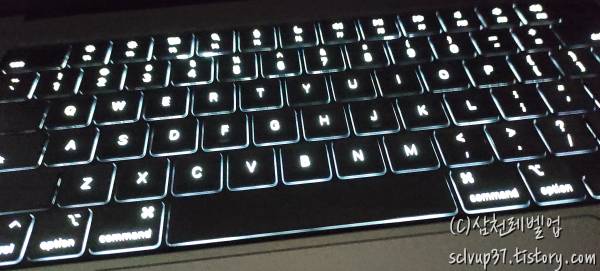 M1 Pro 맥북 16인치 키보드 백라이트