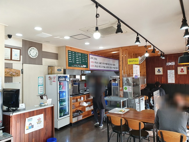동래역_미남역_온천동_영진돼지국밥_내부