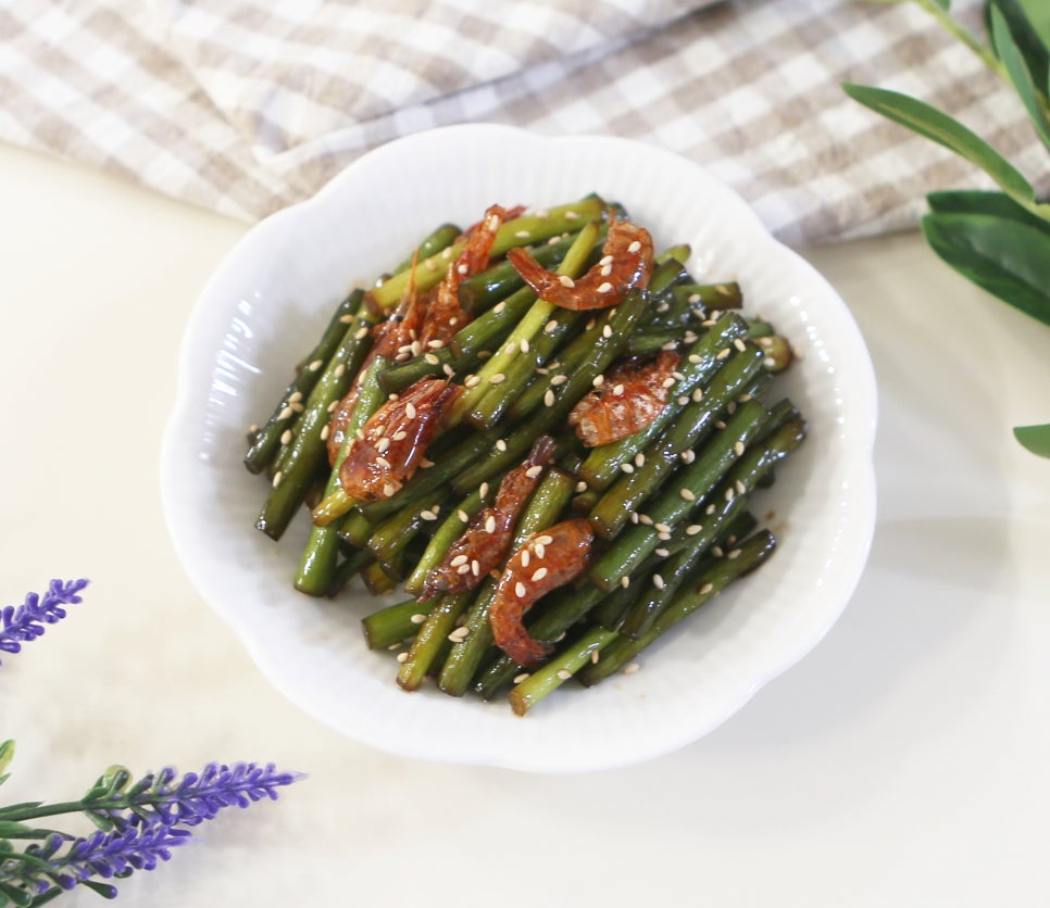 건새우 마늘쫑볶음