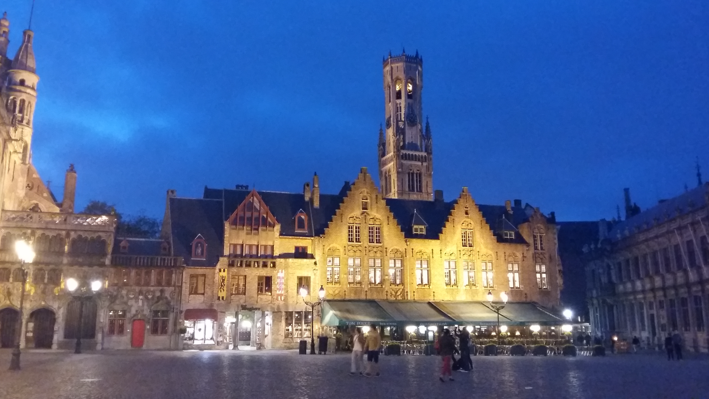 벨기에 브뤼허 종탑과 흐로터 마르크트 광장