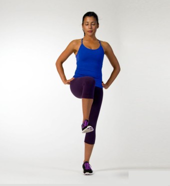 노화예방 눈감고 외발로 서기