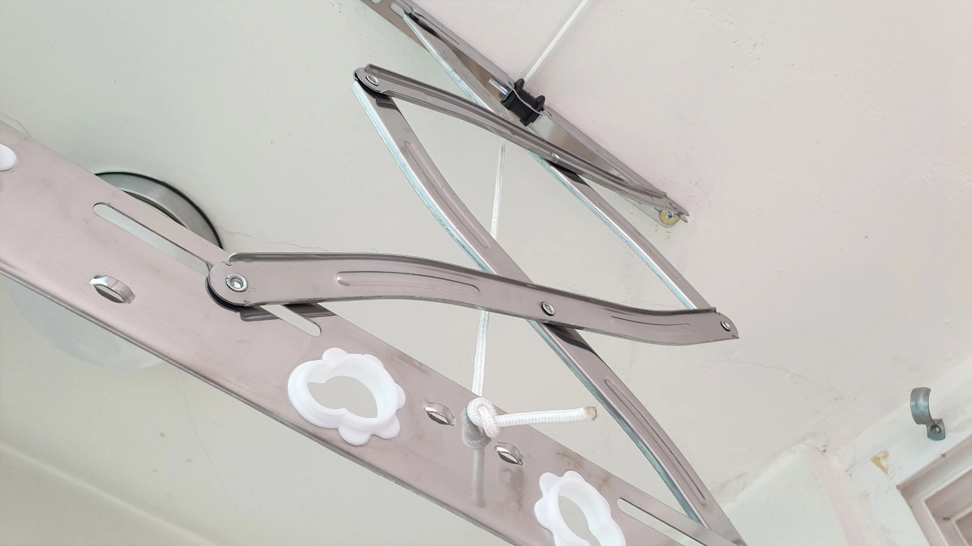 건조대 줄 묶은 모습