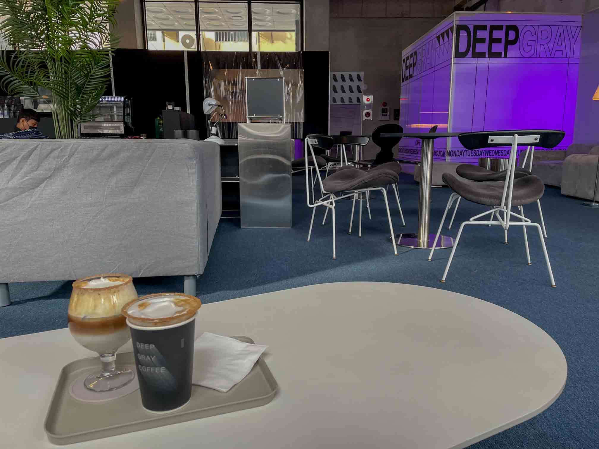 첨단 카페 더그레이