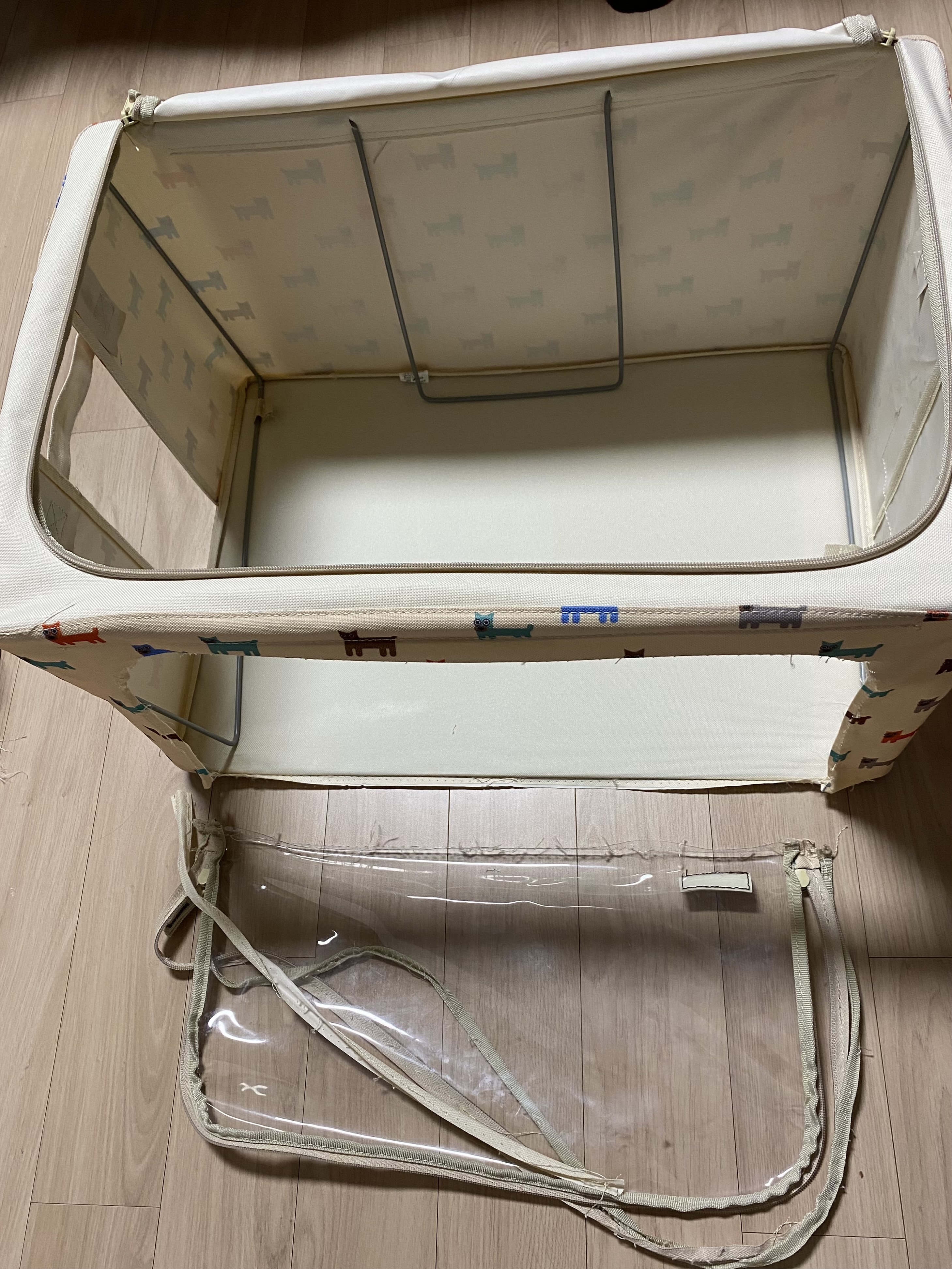 리빙박스 입구 자른사진