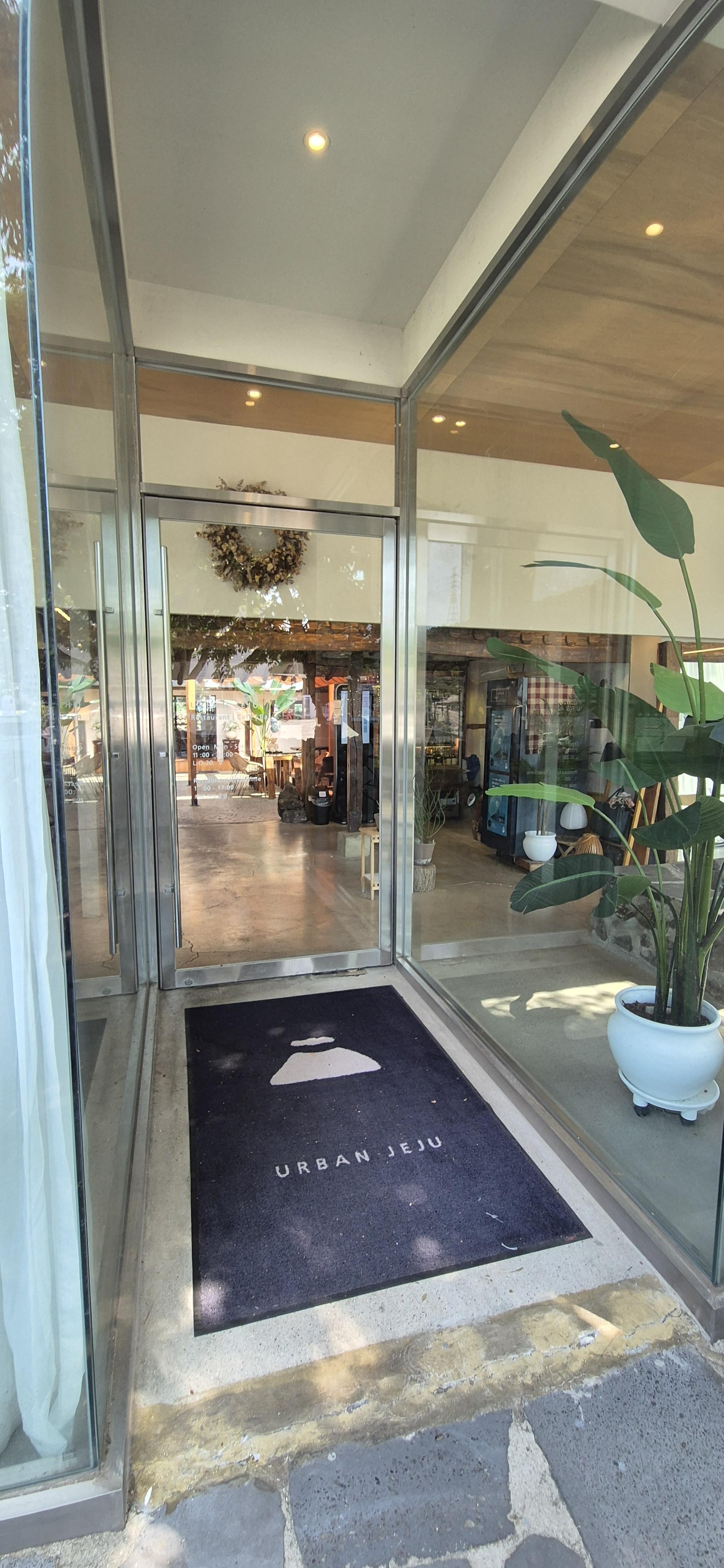 포천 고모리 저수지 맛집<어반제주>