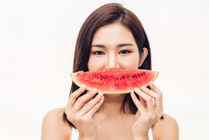 수박에-들어있는-리코펜-베타카로틴-비타민-등-항산화 성분은-노화방지에-탁월한-효과가-있다.