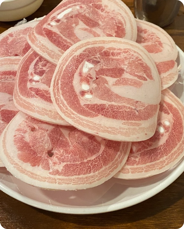 계단집 대표메뉴, 동그란 모양의 꽃삼겹살