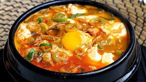 집에서 식당 맛 내는 3단계 비법으로 끓인 순두부찌개 모습
