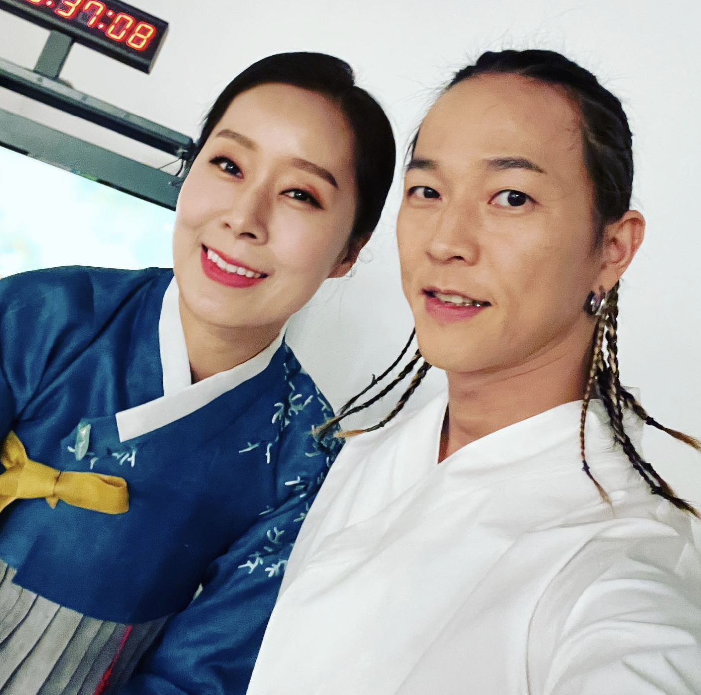 팝핀현준 한애리