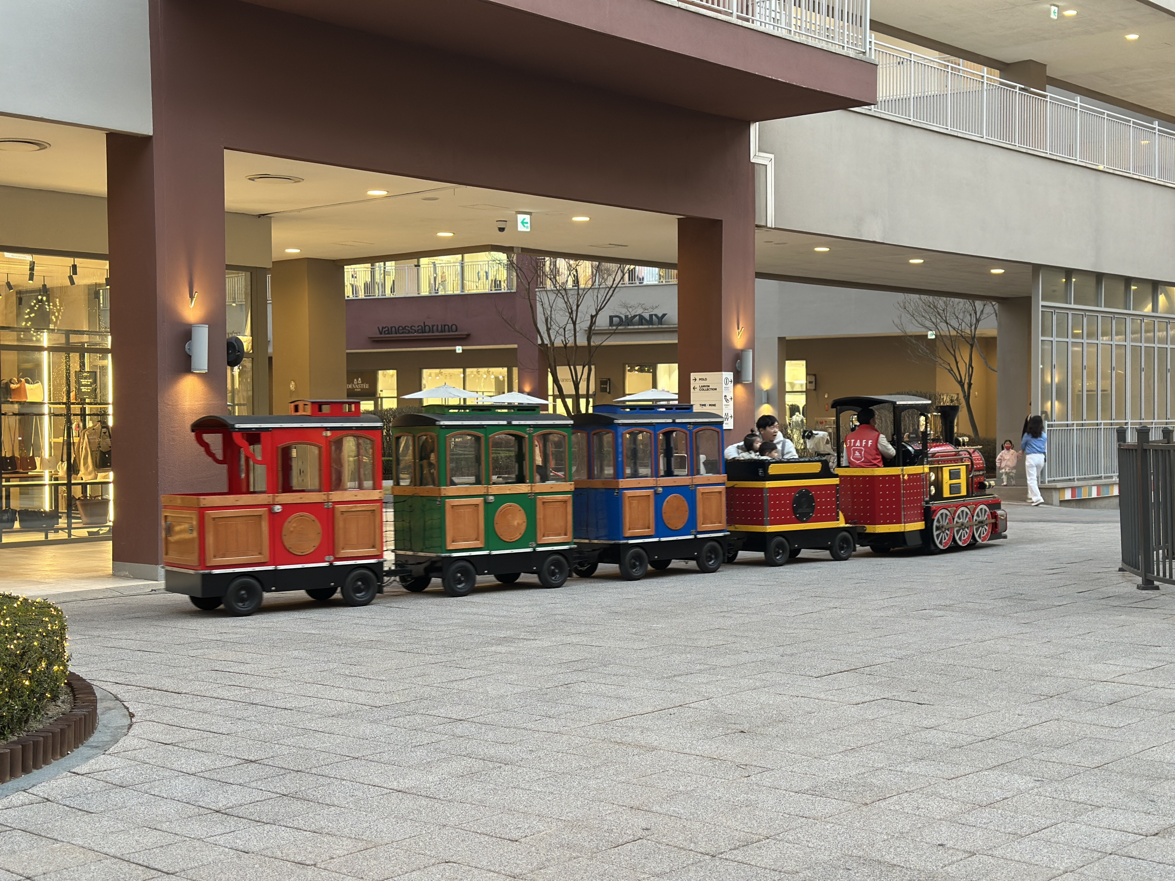 롯데프리미엄아울렛 미니기차 체험 모습