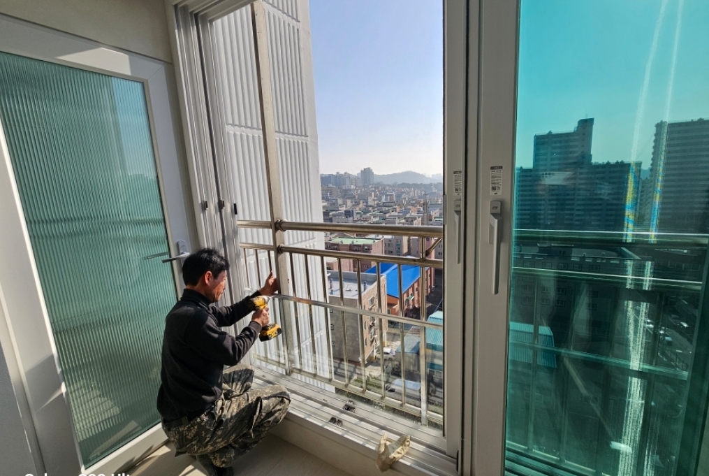 광주 아파트 베란다 확장 합법 방화유리 및 방화문 시공 현장