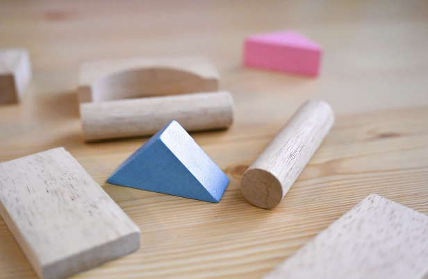 영유아 발달에 좋은 장난감 종류 총정리｜감각&middot;소근육&middot;인지놀이