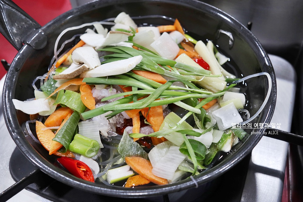 부산 남포, 돌고래 순두부, 여전히 가성비 좋고 인기 많은 작은 식당.