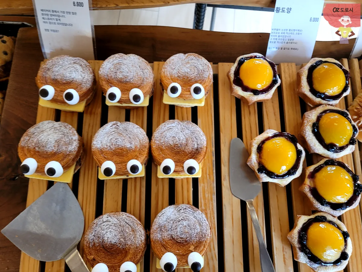 양평-한옥카페-하우스베이커리-브레드-퀸아망앙버터-황도양-바질크림치즈