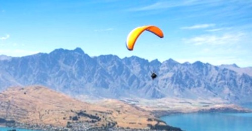 퀸즈 타운에서 헹글라이딩하는 모습