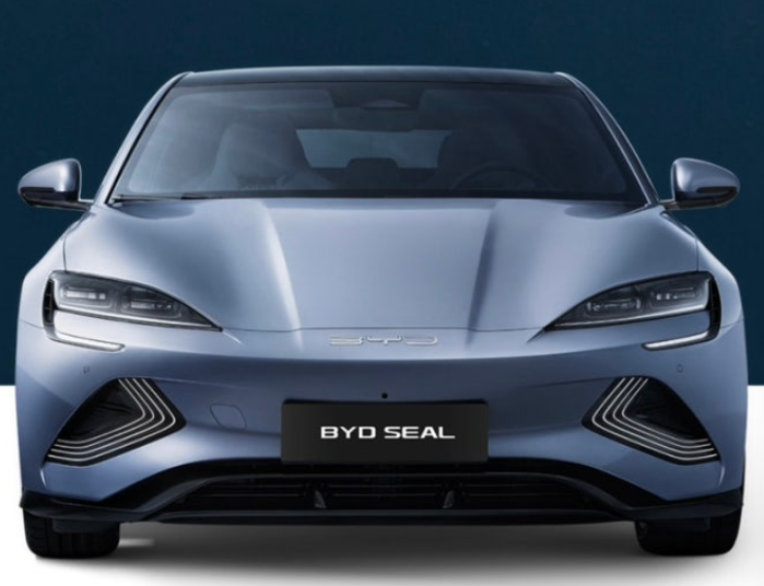 중국 전기차 BYD 세단 앞모습