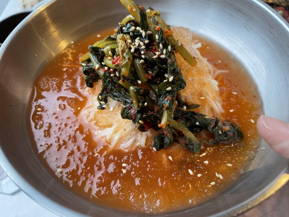 제주-명호마농갈비-추가-주문한-김치말이국수