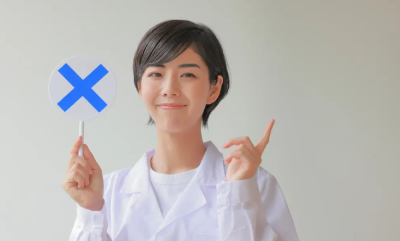 웃고 있는 여성