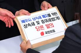 고령자 이혼 증가 황혼 이혼 상속세 문제 증여세 부담 부동산 가격 상승 절세 이혼 위장 이혼 세제 개편 필요성
경제적 요인 사회적 변화 가족법 개선 세금 회피 수단 재산 분할 양도소득세 증여세 과세 배우자 증여 이혼 위자료
재산 보호 전략 고령자 재테크 자산 관리 전략 세금 최적화 법률적 대응 경제 정책 사회 문제 해결