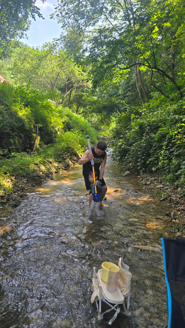 캠핑장내 계곡 사진-2