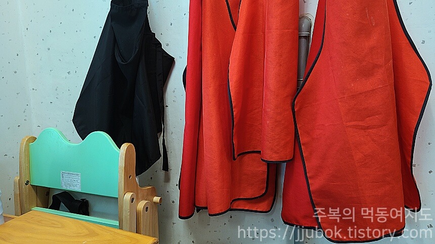 영월-옹심이칼국수-앞치마-유아용-의자