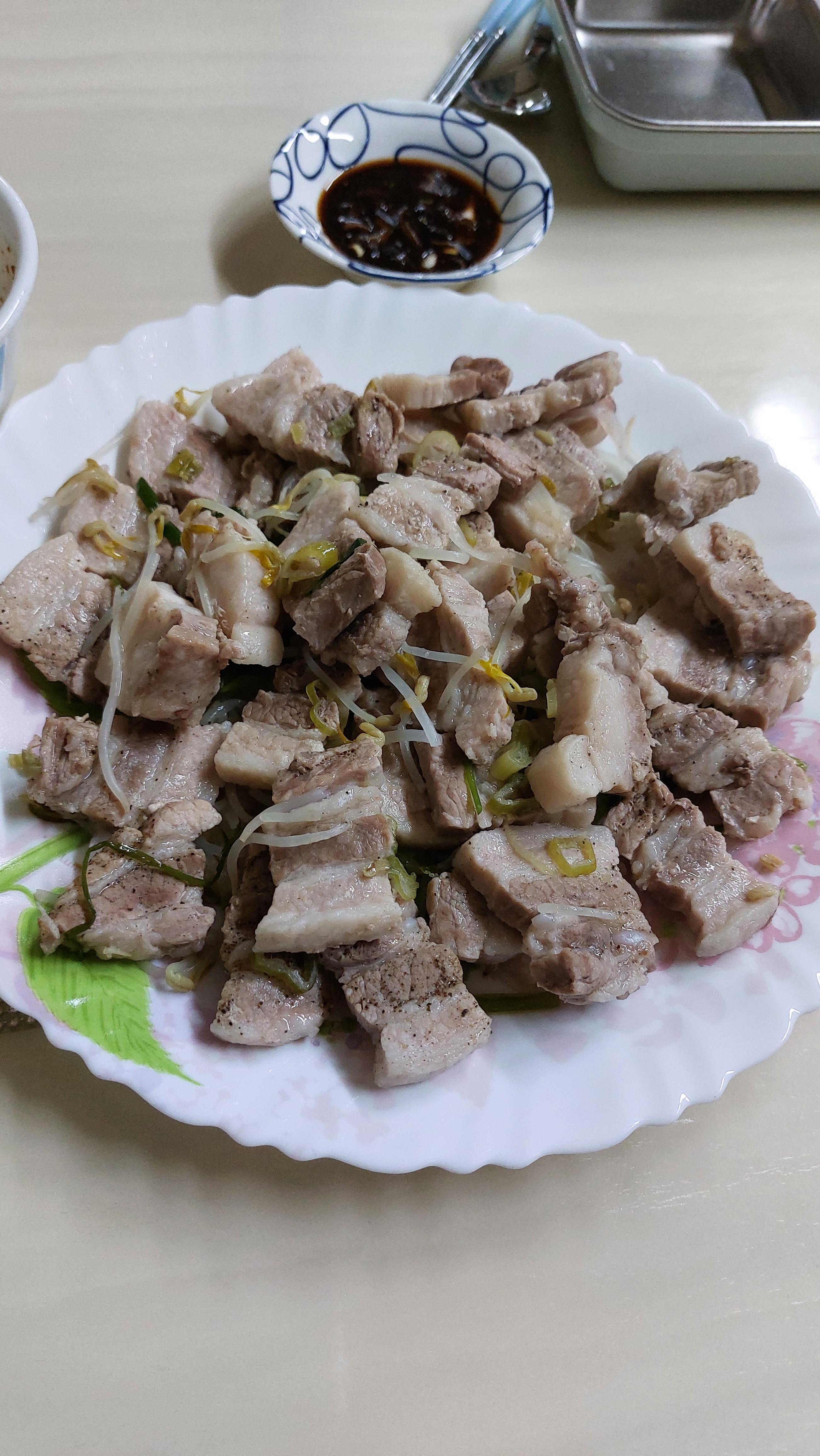 적당한 식감의 삽겹살 수육! 맛있어!!