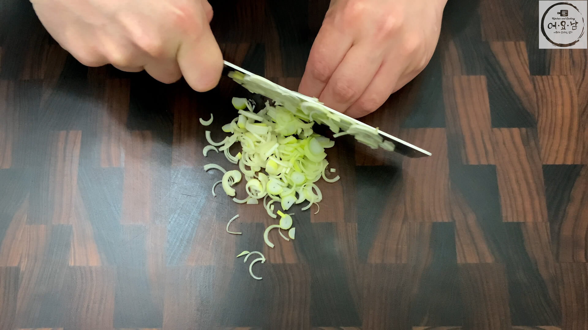 도라지오이무침_재료준비_대파썰기