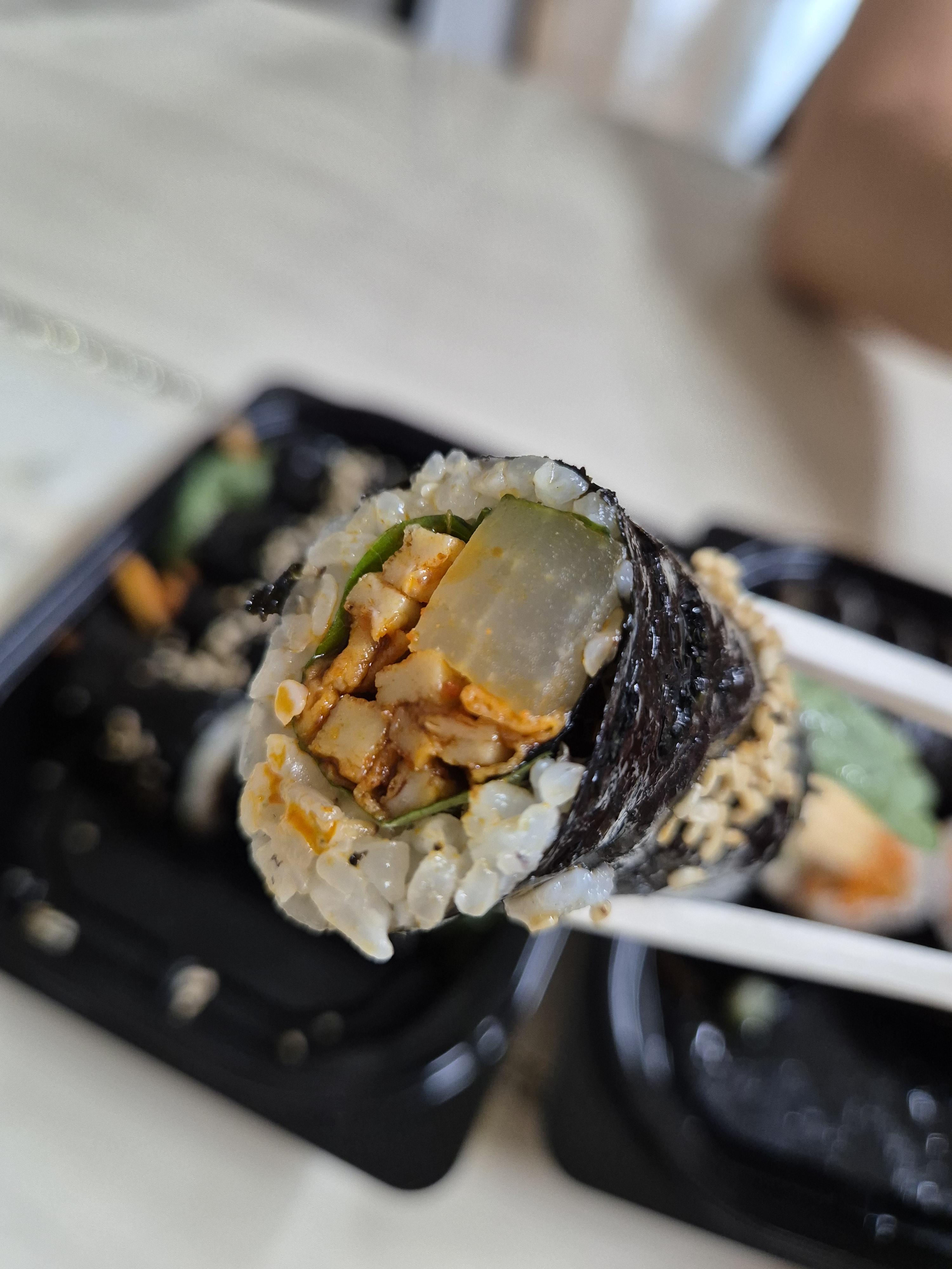 불향이 끝내주고 매운 김밥 불어묵 김밥