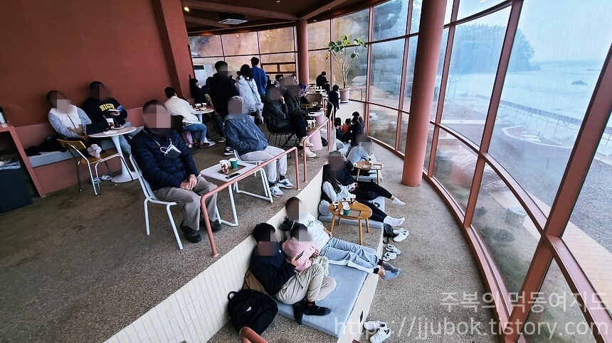 커피인터뷰-파도리-내부-분위기