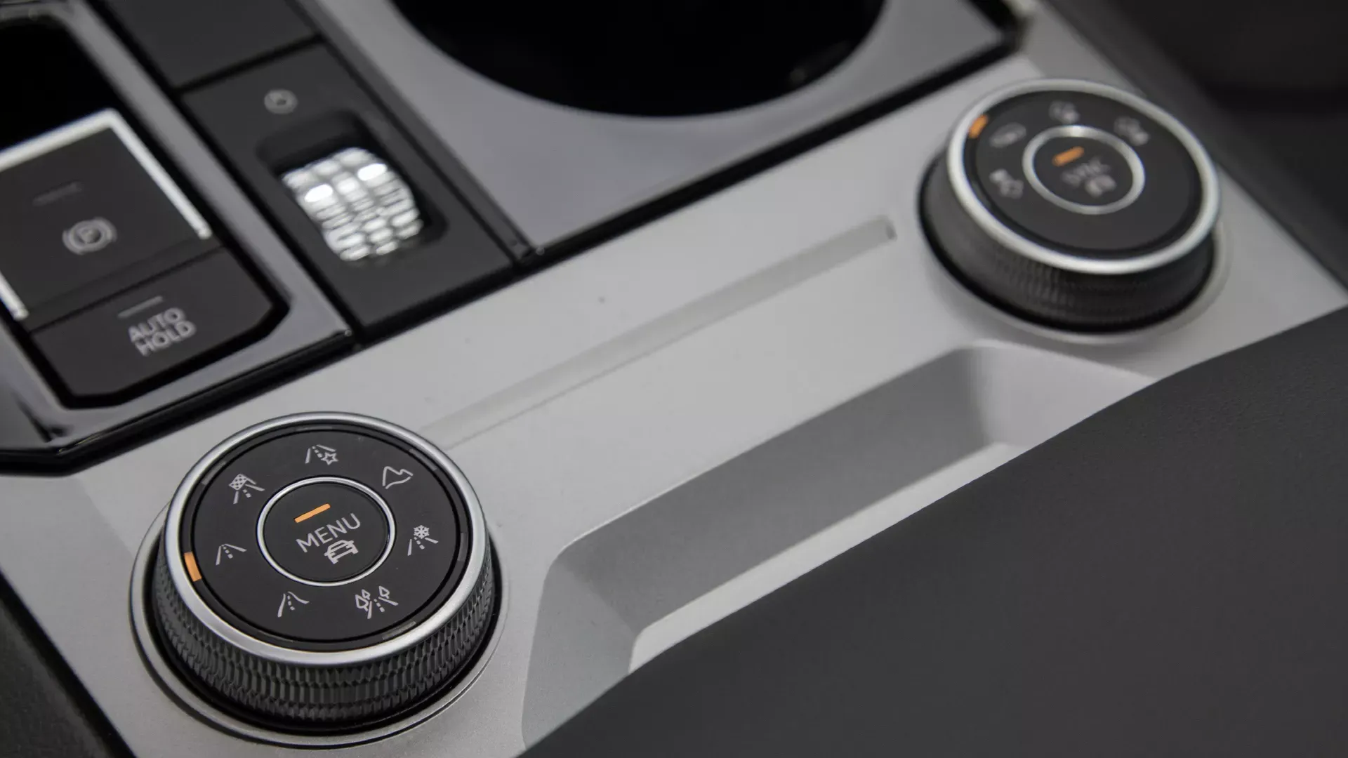 폭스바겐 투아렉 이미지