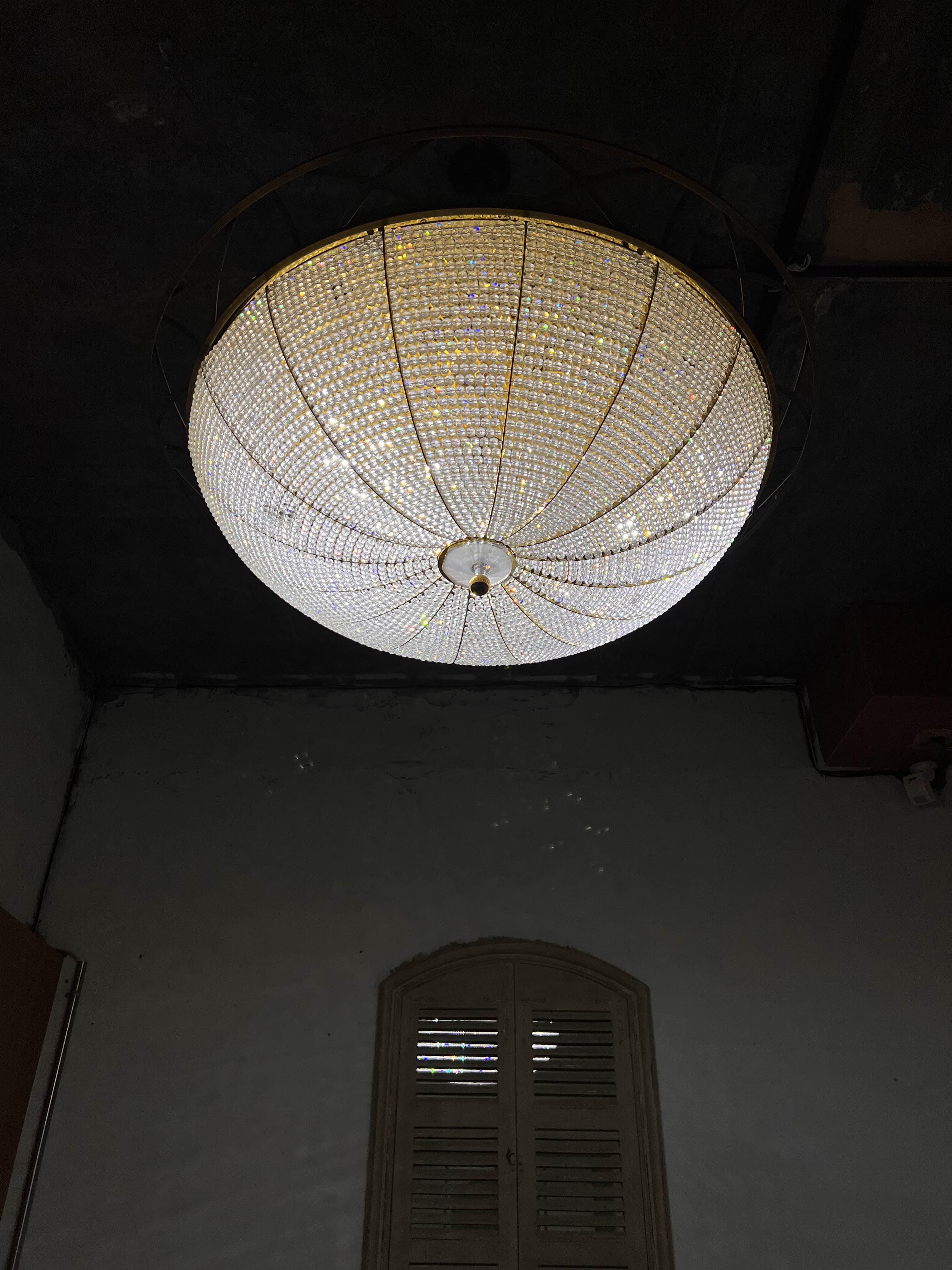 테이블 4개의 아담한 와인바 글라스앤보틀, 안쪽에는 개별룸이 준비되어 있다.