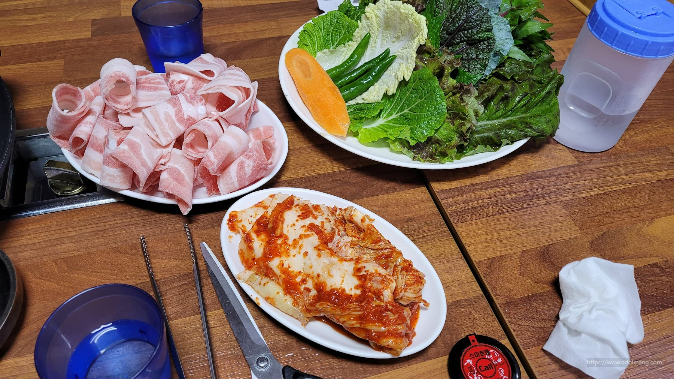 Lettuce + pork belly + ssamjang + garlic + chili pepper