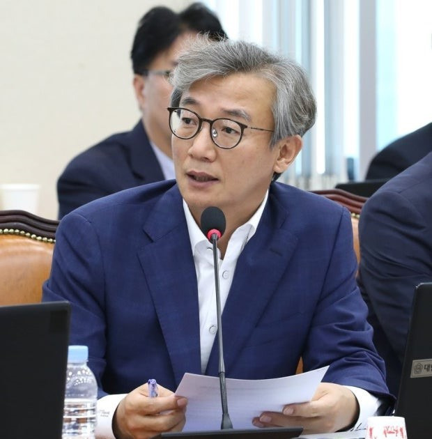 전재수 민간업체 임금 논란