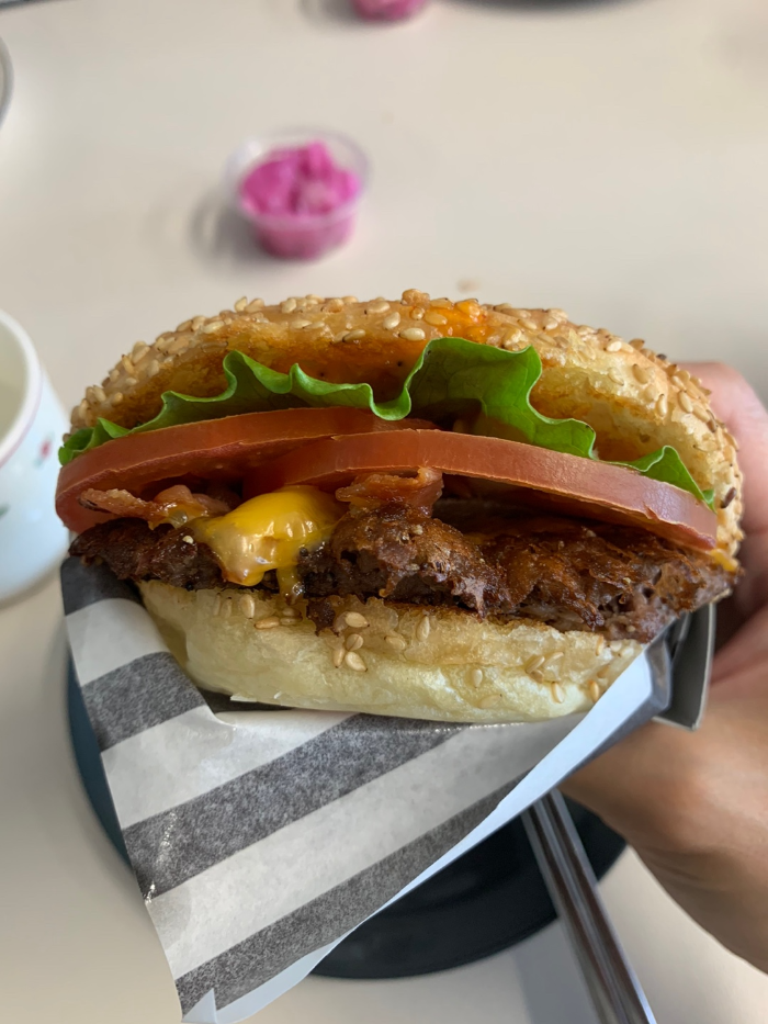 다운타우너 연남점 베이컨 치즈 버거