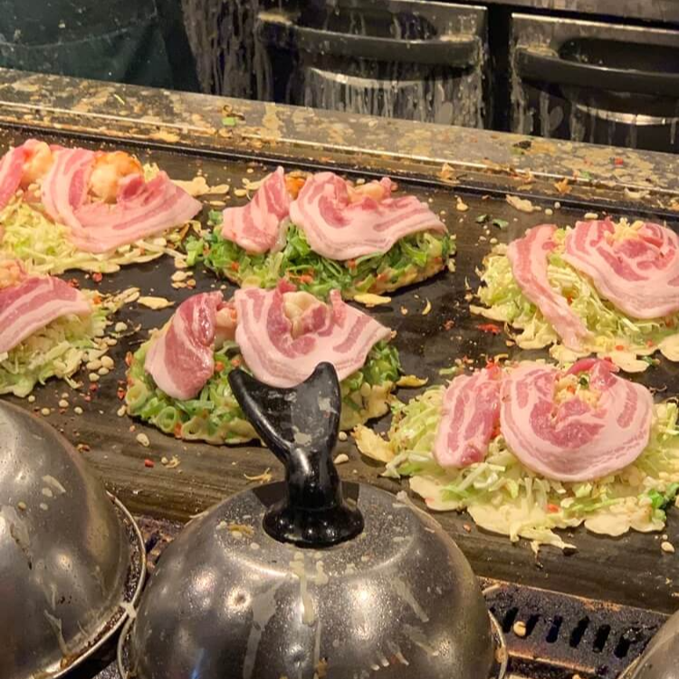 요리되고 있는 오코노미야키