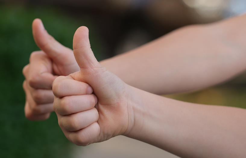 칭찬과 피드백의 심리학 – 효과적으로 상대를 인정하고 동기부여하는 법