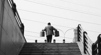 실업률과 고용률의 차이가 주는 영향
