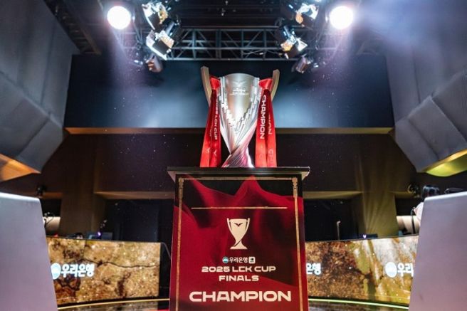 우승 트로피 사진