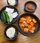 깍두기-고추-국수사리