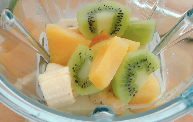 바나나 키위 아보카도 파인애플