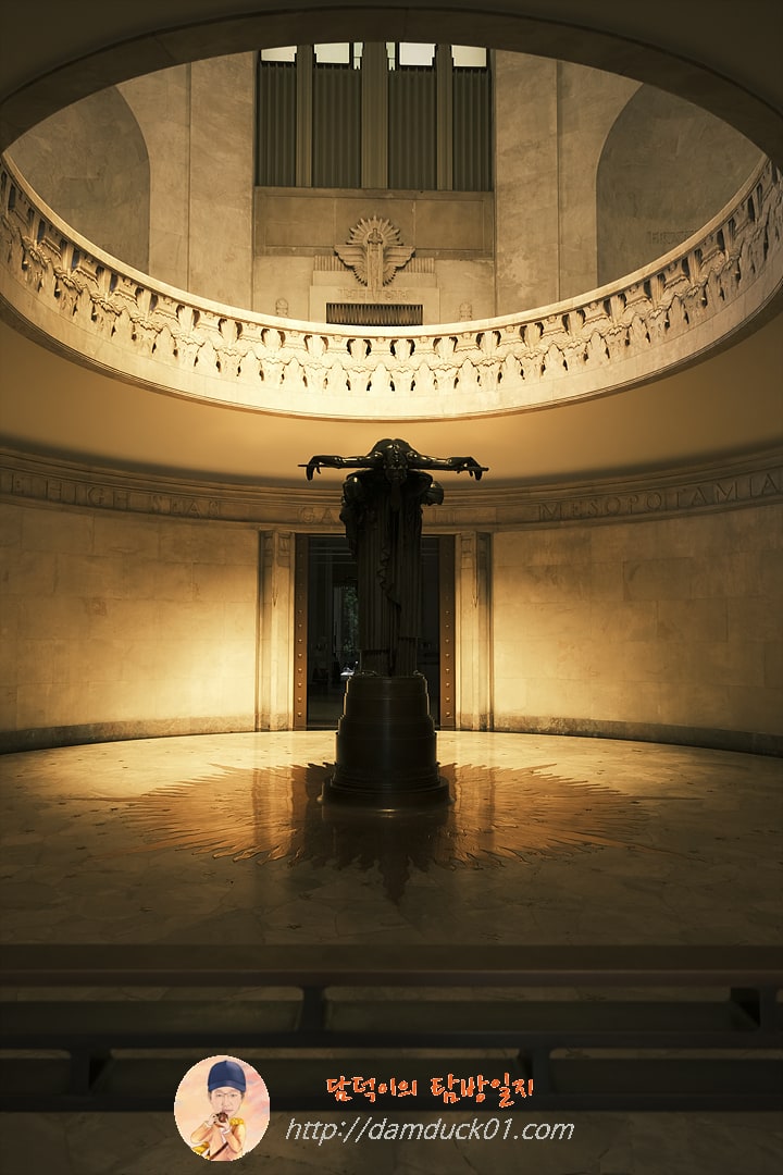 앤잭 전쟁 기념관 (ANZAC MEMORIAL)