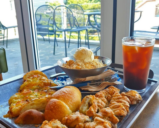 성북동 빵집 '우주제빵소' (배우 정보석)
